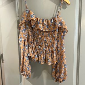 Size small top. Great colors for fall. Worn twice.